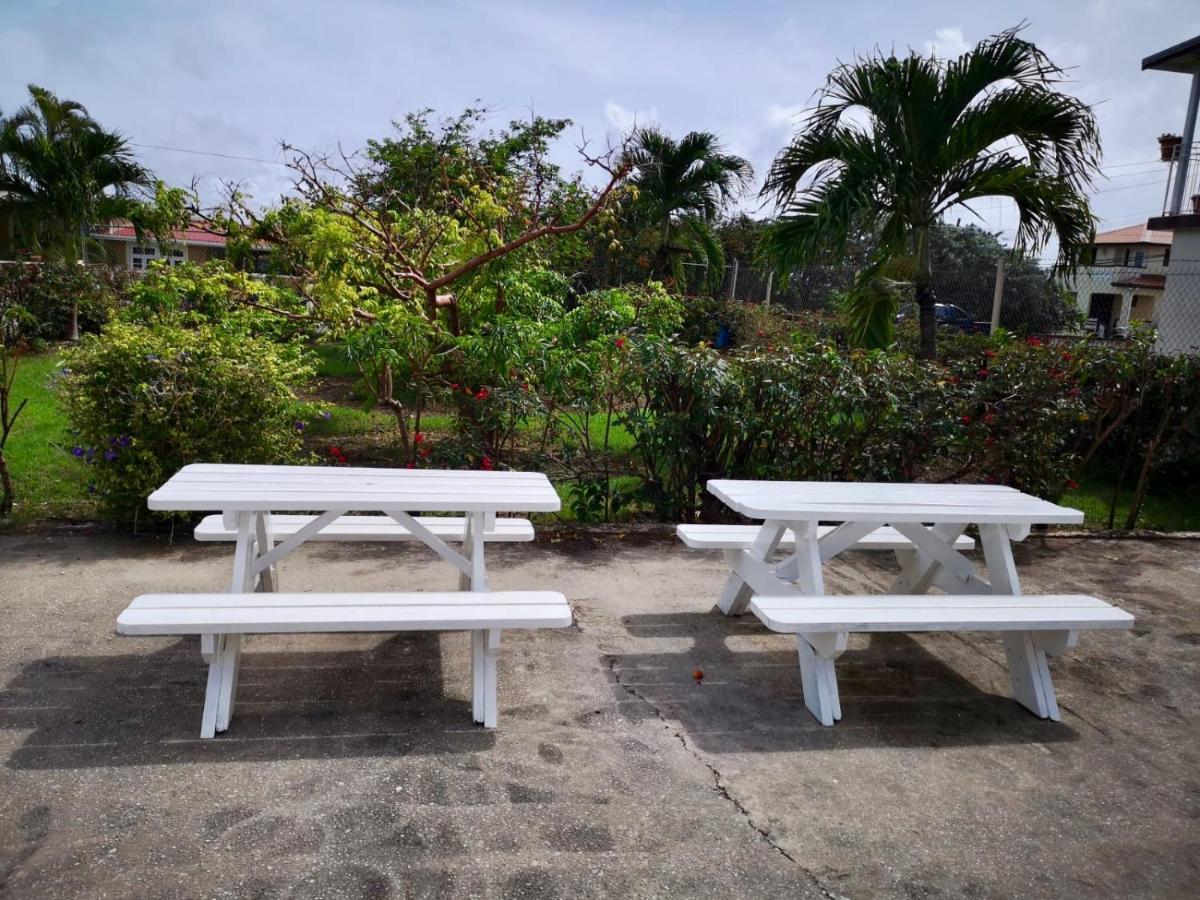 Ventnor House Apartments Bridgetown Buitenkant foto
