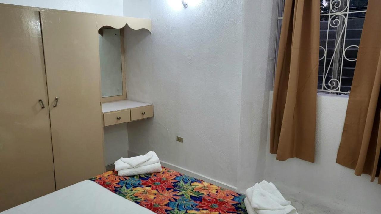 Ventnor House Apartments Bridgetown Buitenkant foto
