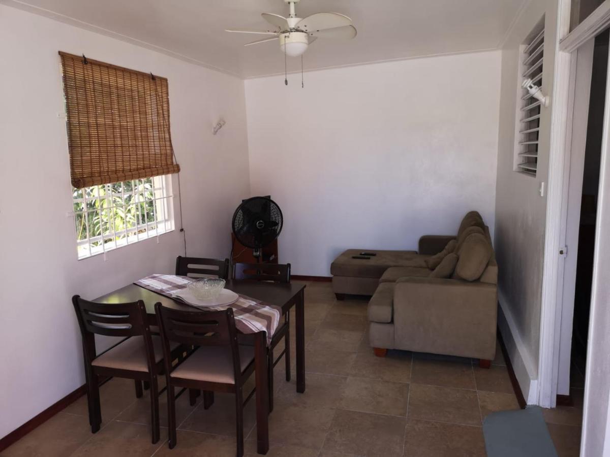 Ventnor House Apartments Bridgetown Buitenkant foto