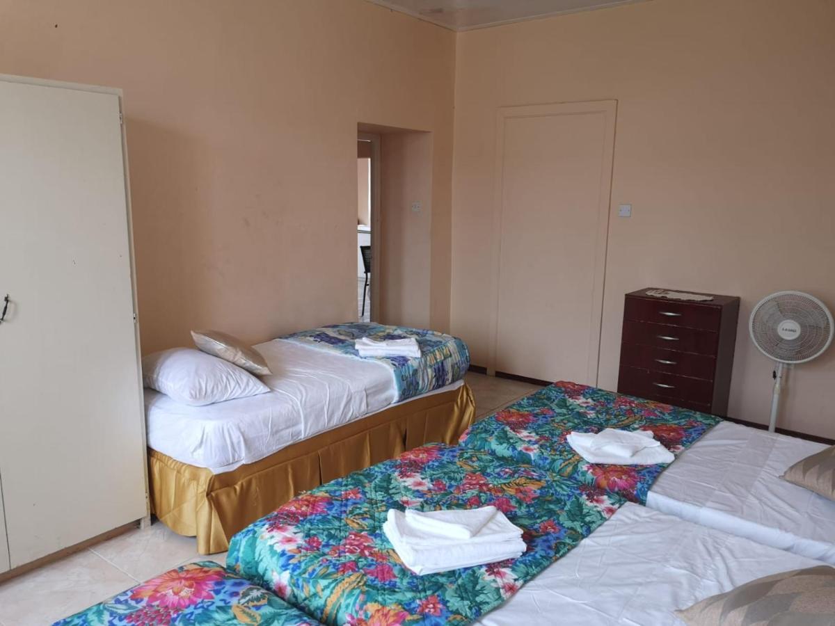 Ventnor House Apartments Bridgetown Buitenkant foto