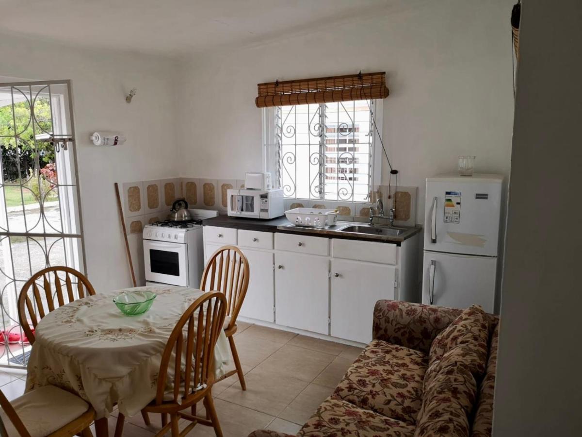 Ventnor House Apartments Bridgetown Buitenkant foto