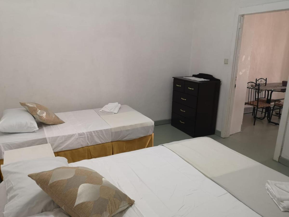 Ventnor House Apartments Bridgetown Buitenkant foto