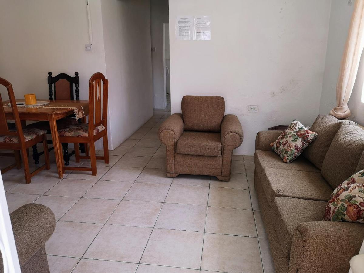 Ventnor House Apartments Bridgetown Buitenkant foto